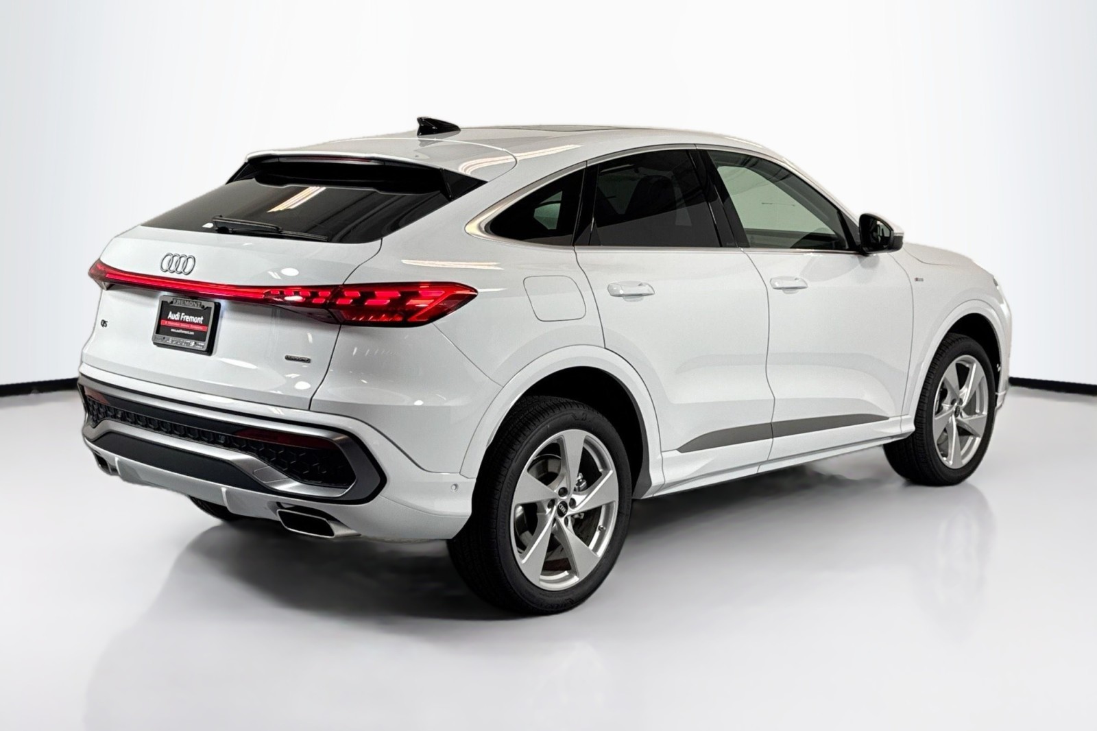 New 2025 Glacier White Metallic Audi Premium Plus 2.0 TFSI quattro image 5