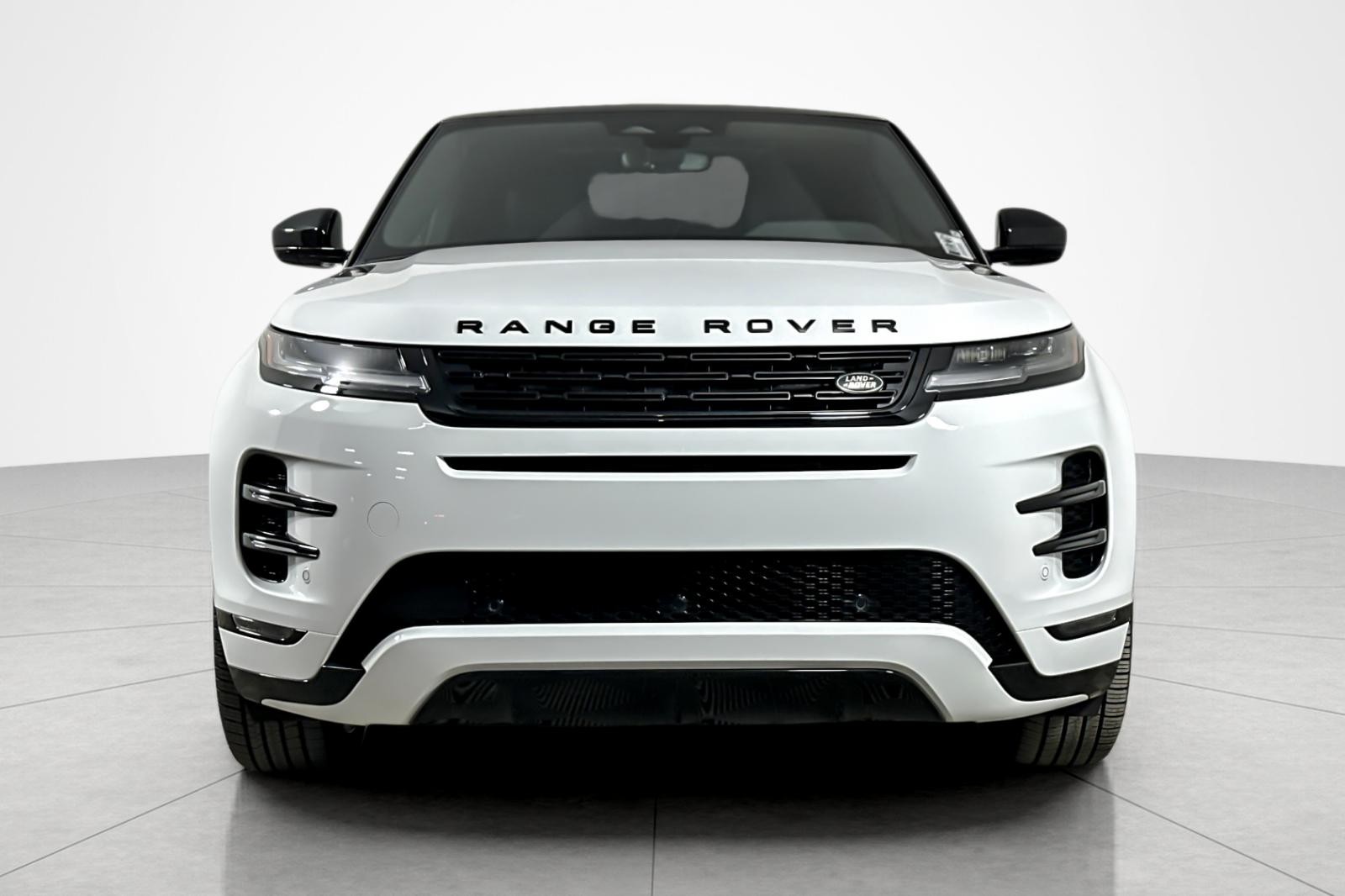 Used 2024 Fuji White Land Rover Dynamic SE AWD image 8
