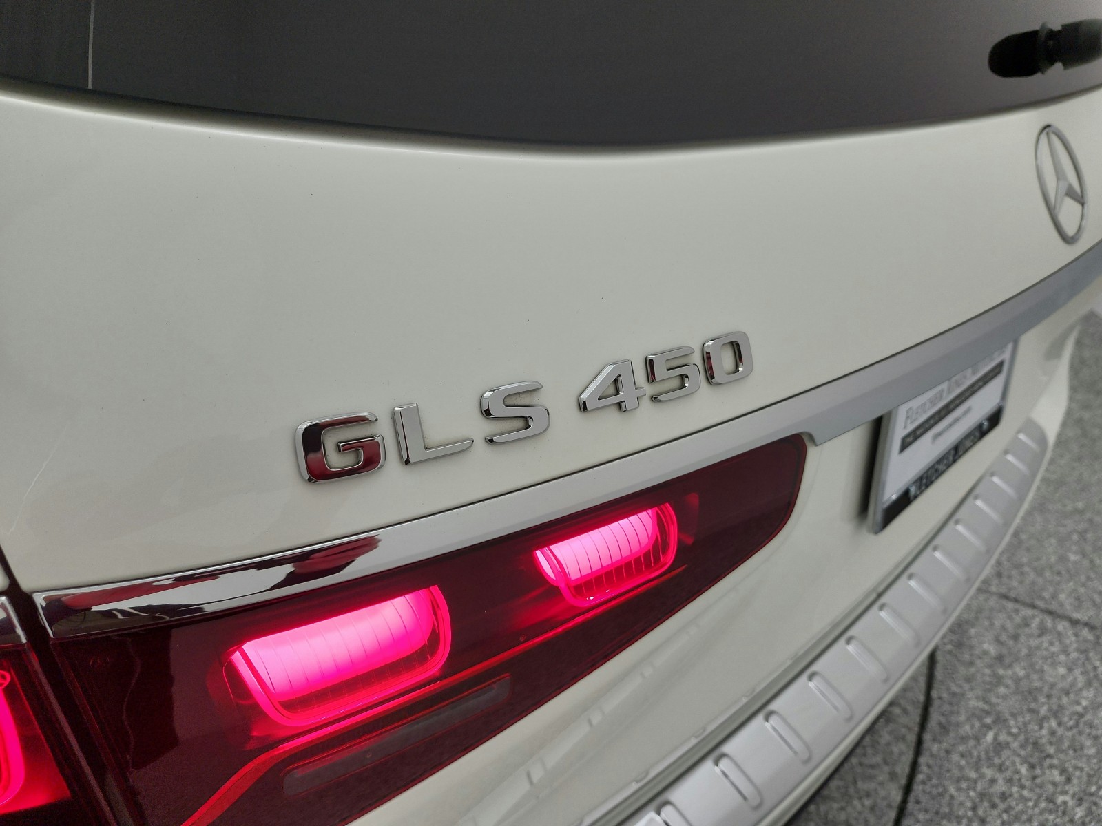 Used 2024 MANUFAKTUR Diamond White Metallic Mercedes-Benz GLS 450 4MATIC® SUV image 23
