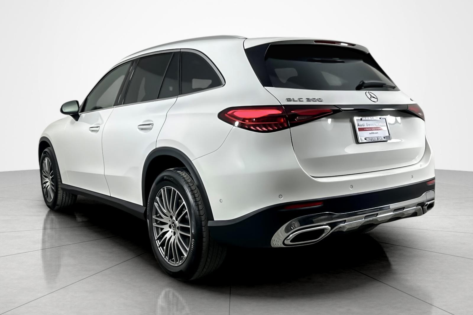 Used 2025 Polar White Mercedes-Benz GLC 300 4MATIC® SUV image 3