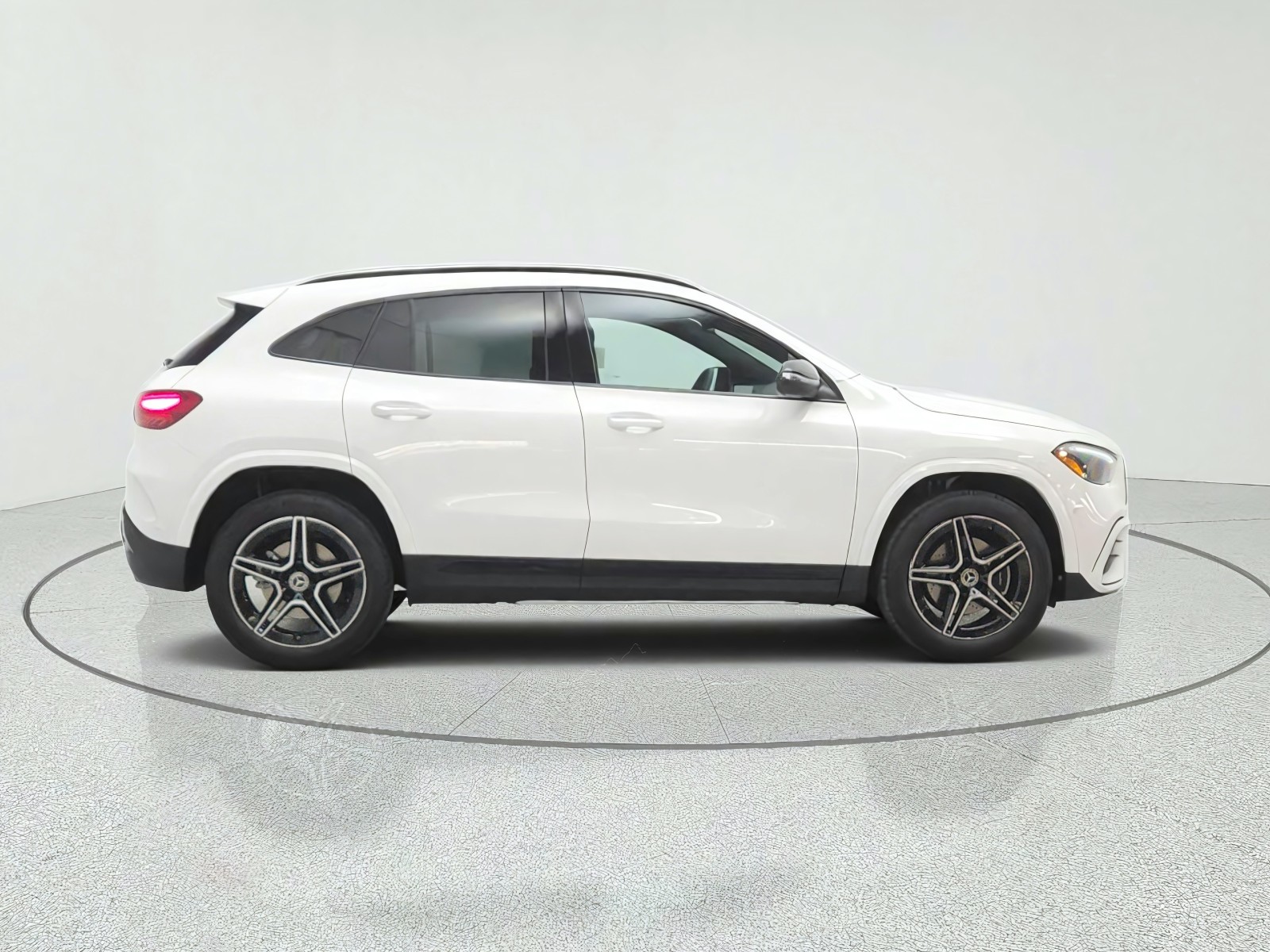 New 2026 Polar White Mercedes-Benz GLA 250 SUV image 4