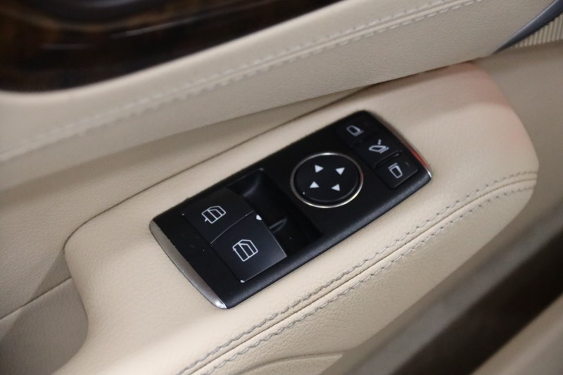 2013 Mercedes-Benz SL 550 AMG Sport 2dr Roadster in , 