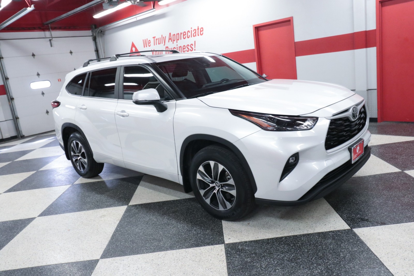 Used Car 2023 Toyota Highlander  Xle For Sale Under $40,000 In Austin, Texas