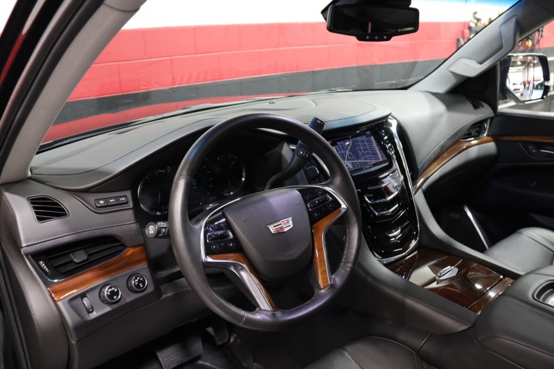 2016 Cadillac Escalade ESV Luxury Collection 4WD 4dr Suv in , 