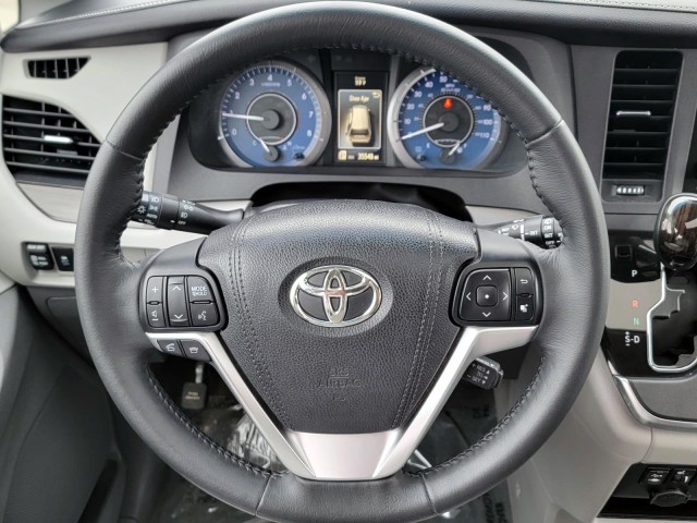 2015 Toyota Sienna 5dr 8-Pass Van XLE FWD (Natl) 12