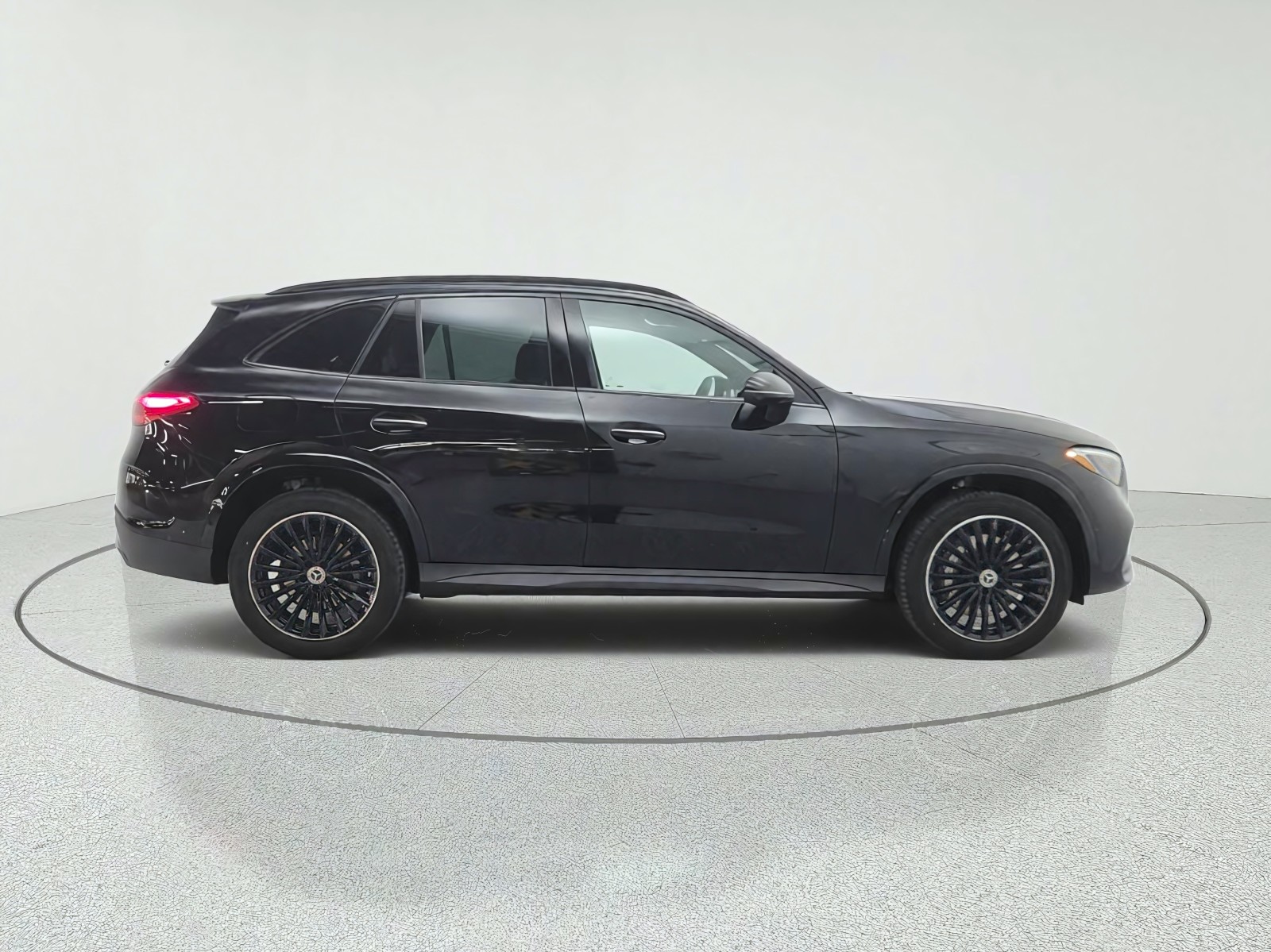 New 2027 Black Mercedes-Benz GLC 300 SUV image 4