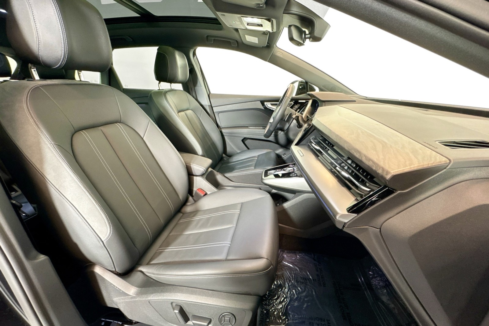 Used 2023 MYTHOS BLACK Audi Premium Plus image 26