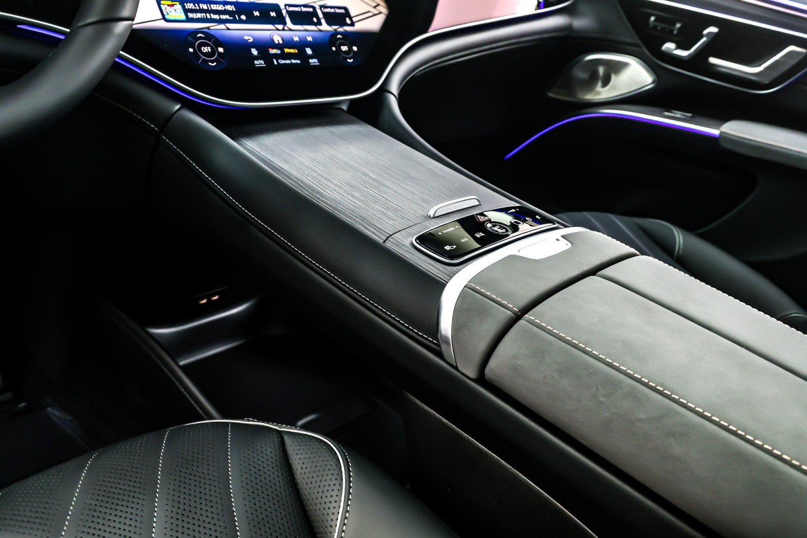 New 2026 MANUFAKTUR Moonlight White Metallic Mercedes-Benz EQS 550 image 6