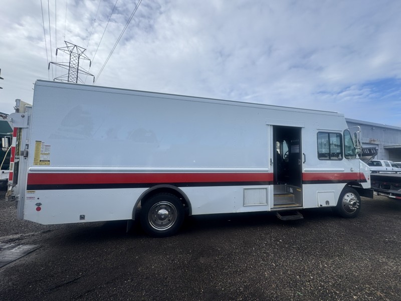 2018 Freightliner MT55 20' Step Van w2000lb Liftgate in ,