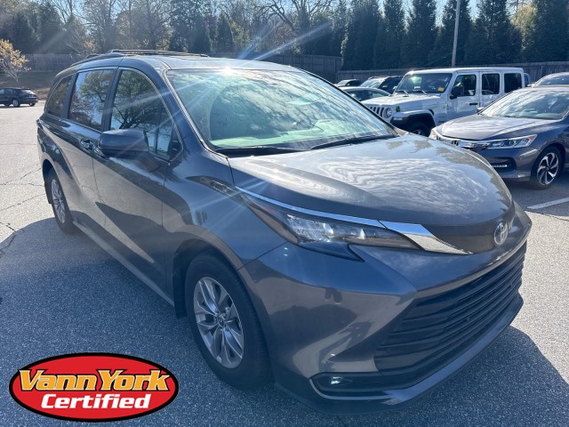 2025 Toyota Sienna XLE 7-Passenger FWD