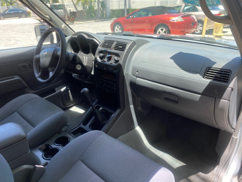 2002 Nissan Frontier 2WD XE XCAB 5 SPD AC 4 CYL in ,