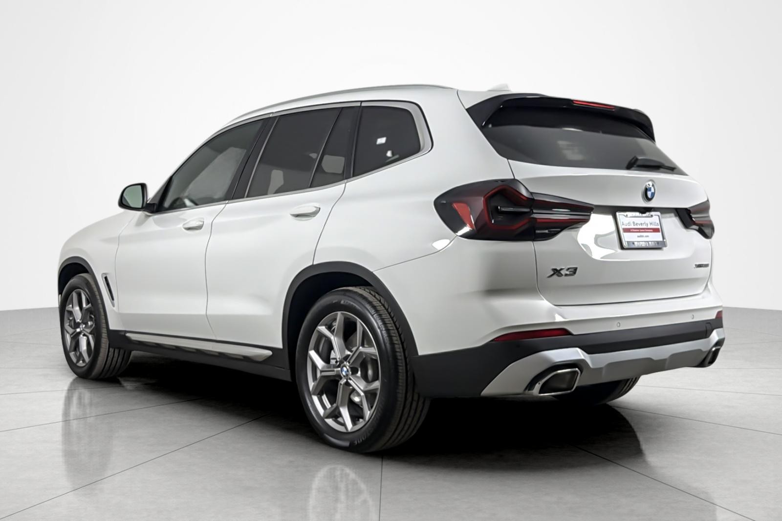 Used 2024 Alpine White BMW xDrive30i Sports Activity Vehicle image 3