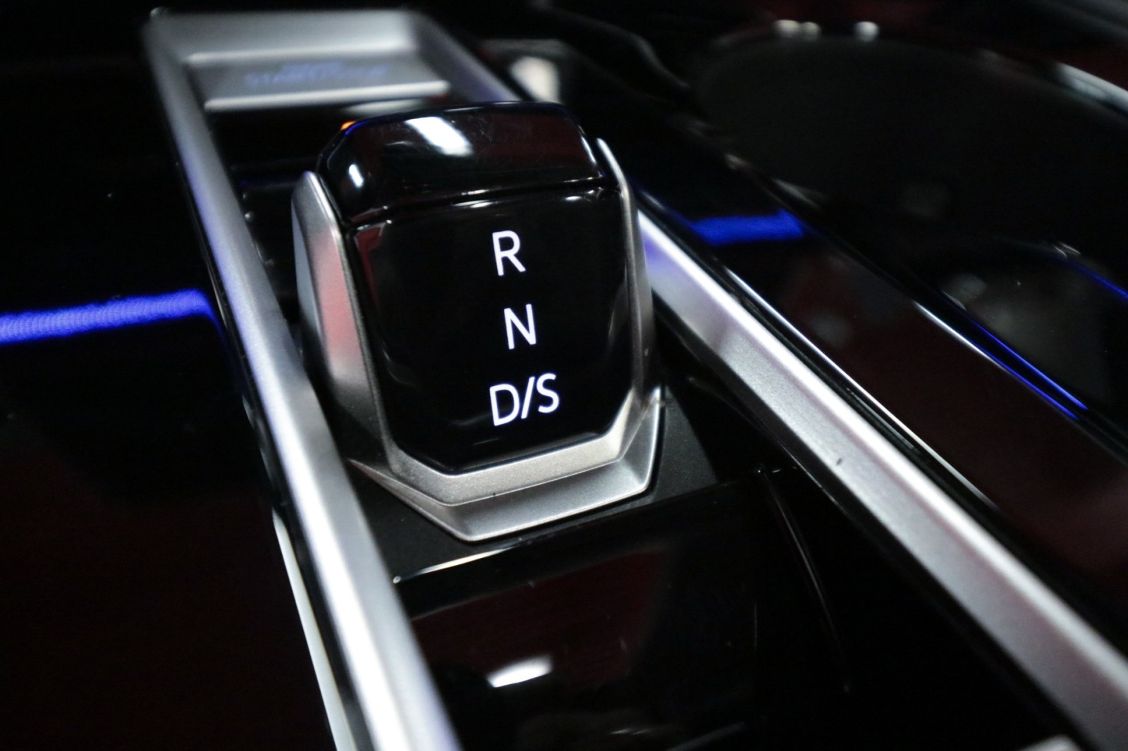 Used Car 2024 Volkswagen Atlas  2.0t Sel Premium R-line For Sale Under $40,000 In Austin, Texas