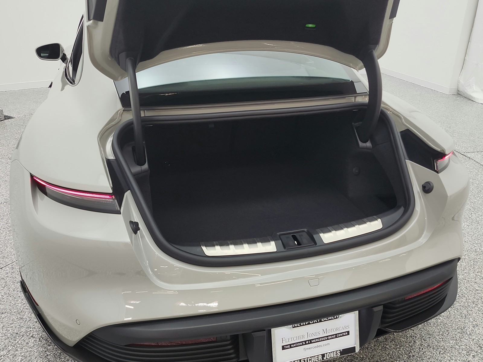 Used 2021 Chalk Porsche Turbo AWD image 25