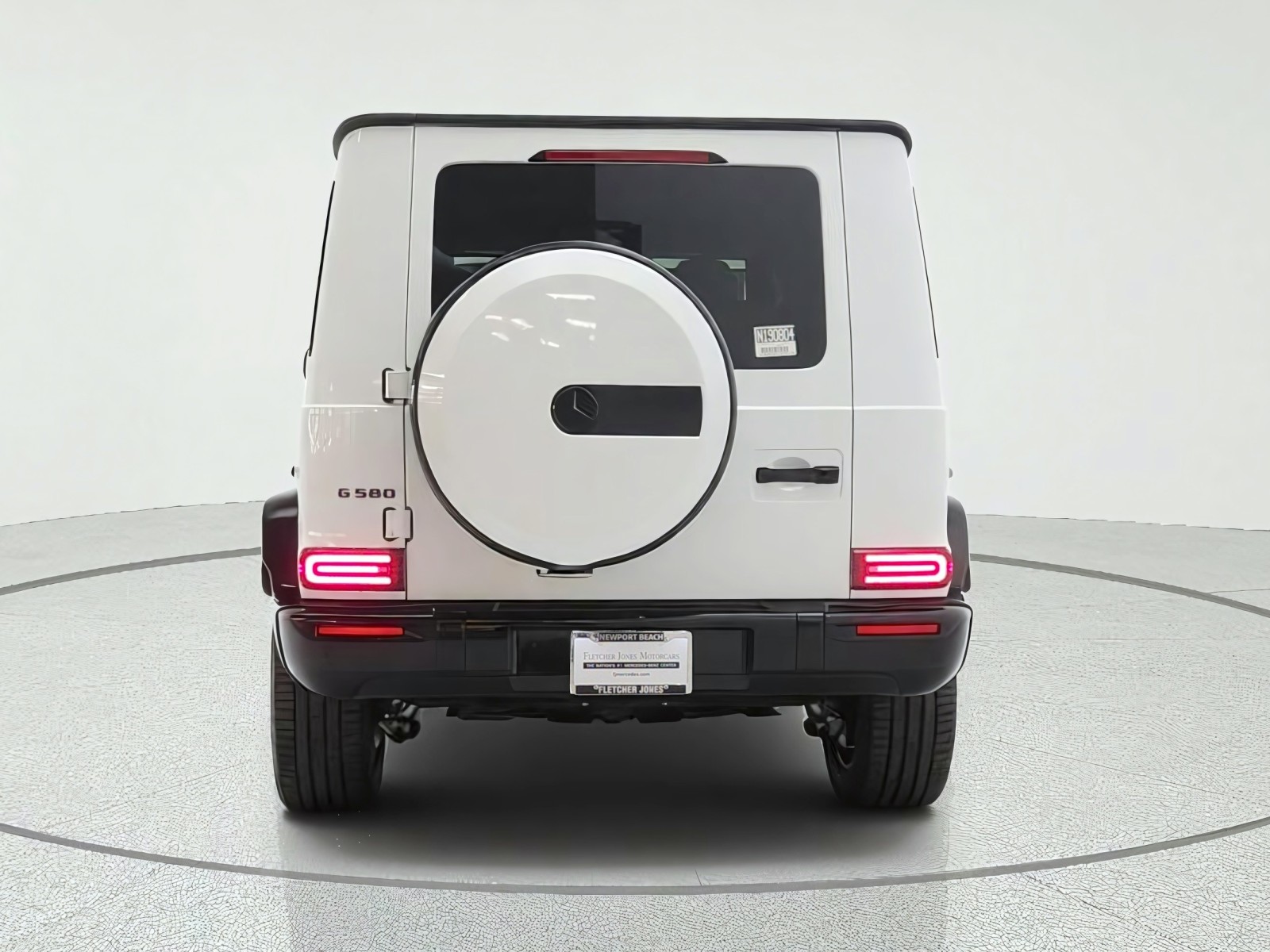 New 2027 MANUFAKTUR Moonlight White Metallic Mercedes-Benz G 580e SUV image 6