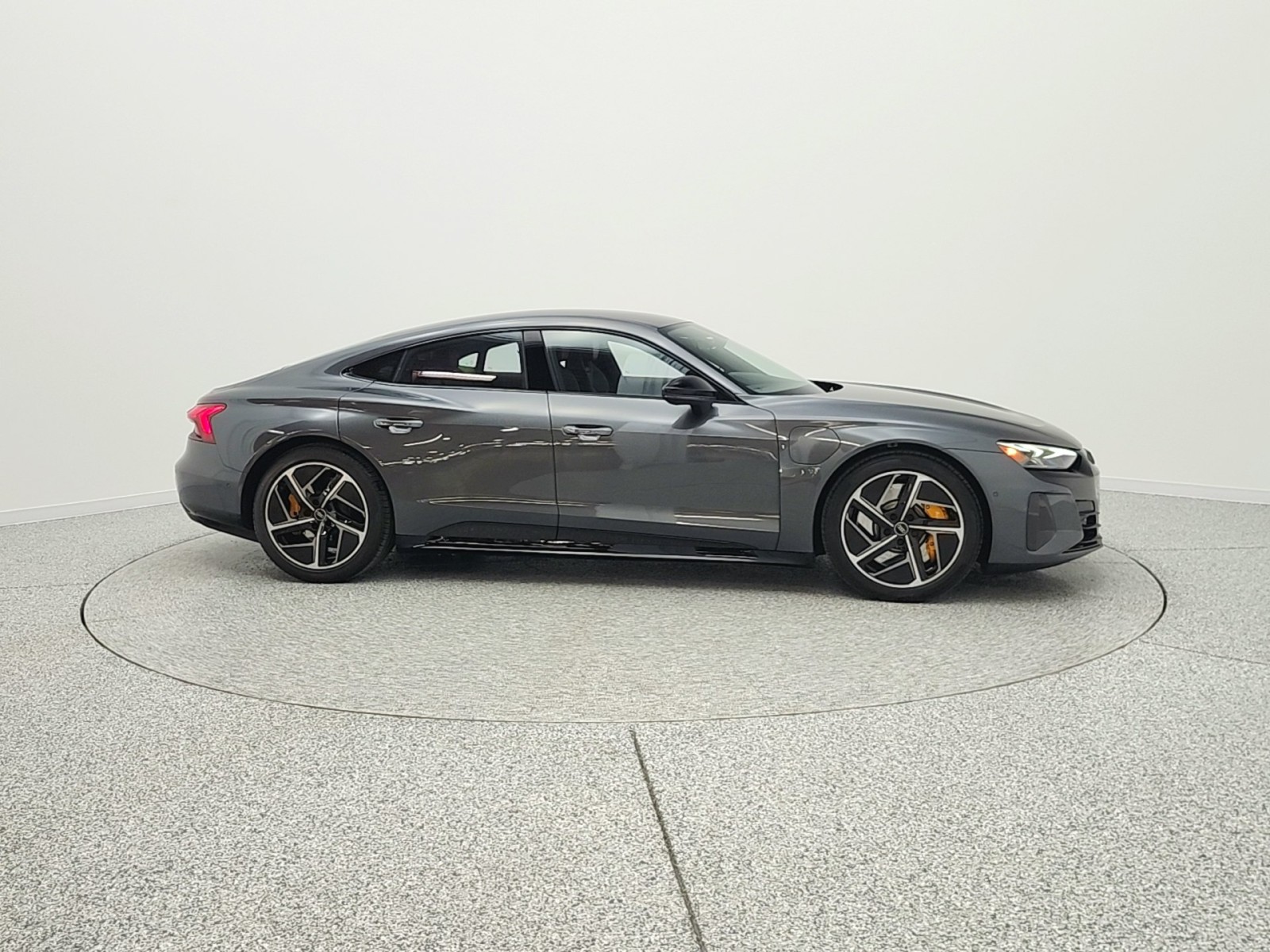 Used 2024 Daytona Gray Pearl Effect Audi quattro image 4