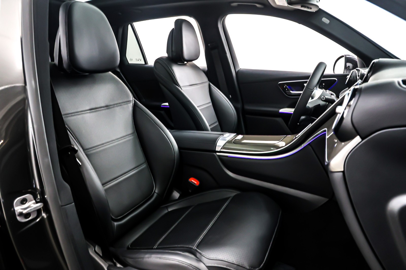 New 2026 Graphite Grey Metallic Mercedes-Benz GLC 300 image 7