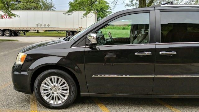 2014 Chrysler Town & Country Limited 6