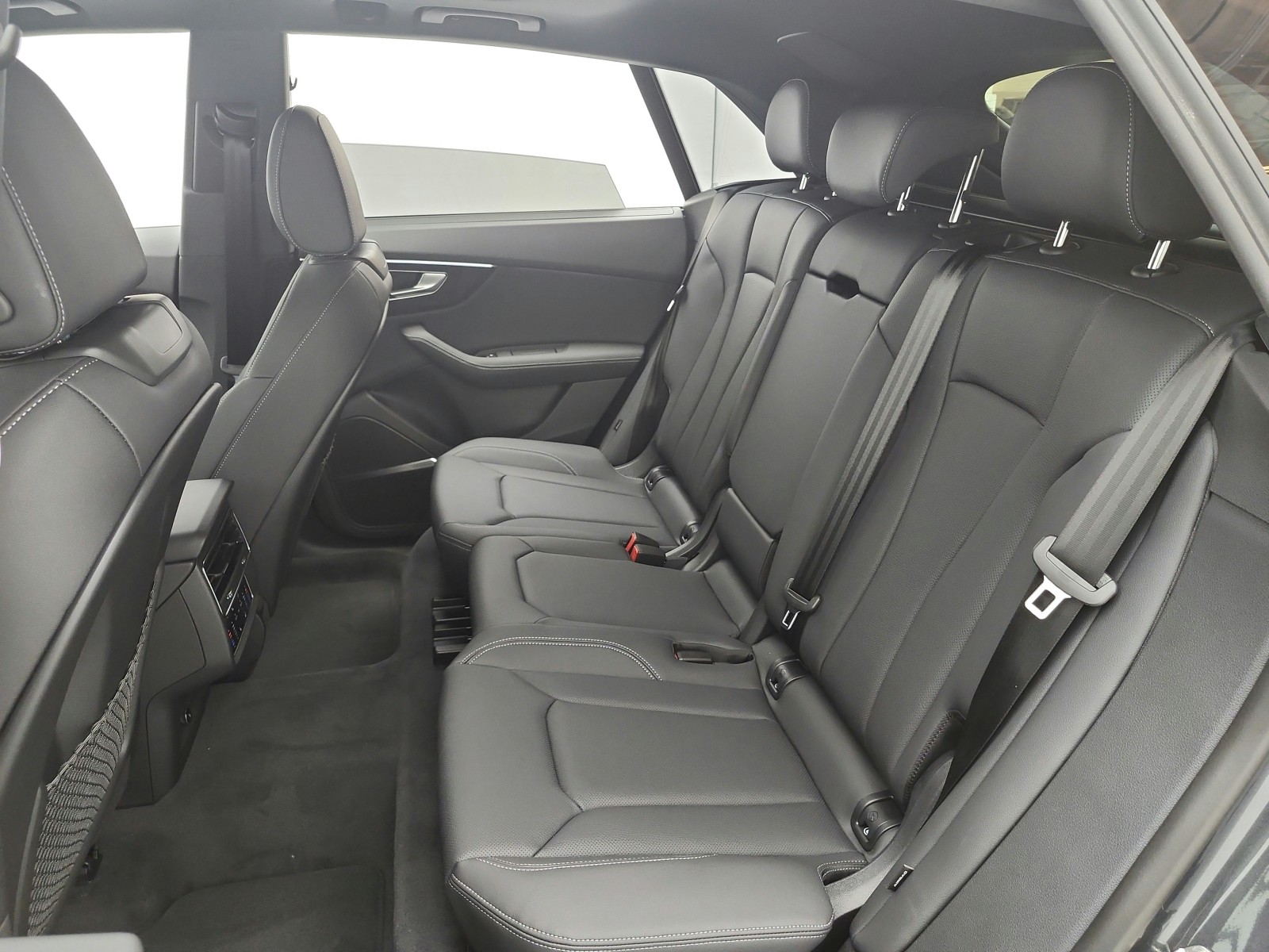 New 2026 Daytona Gray Pearl Effect Audi Premium Plus quattro image 10