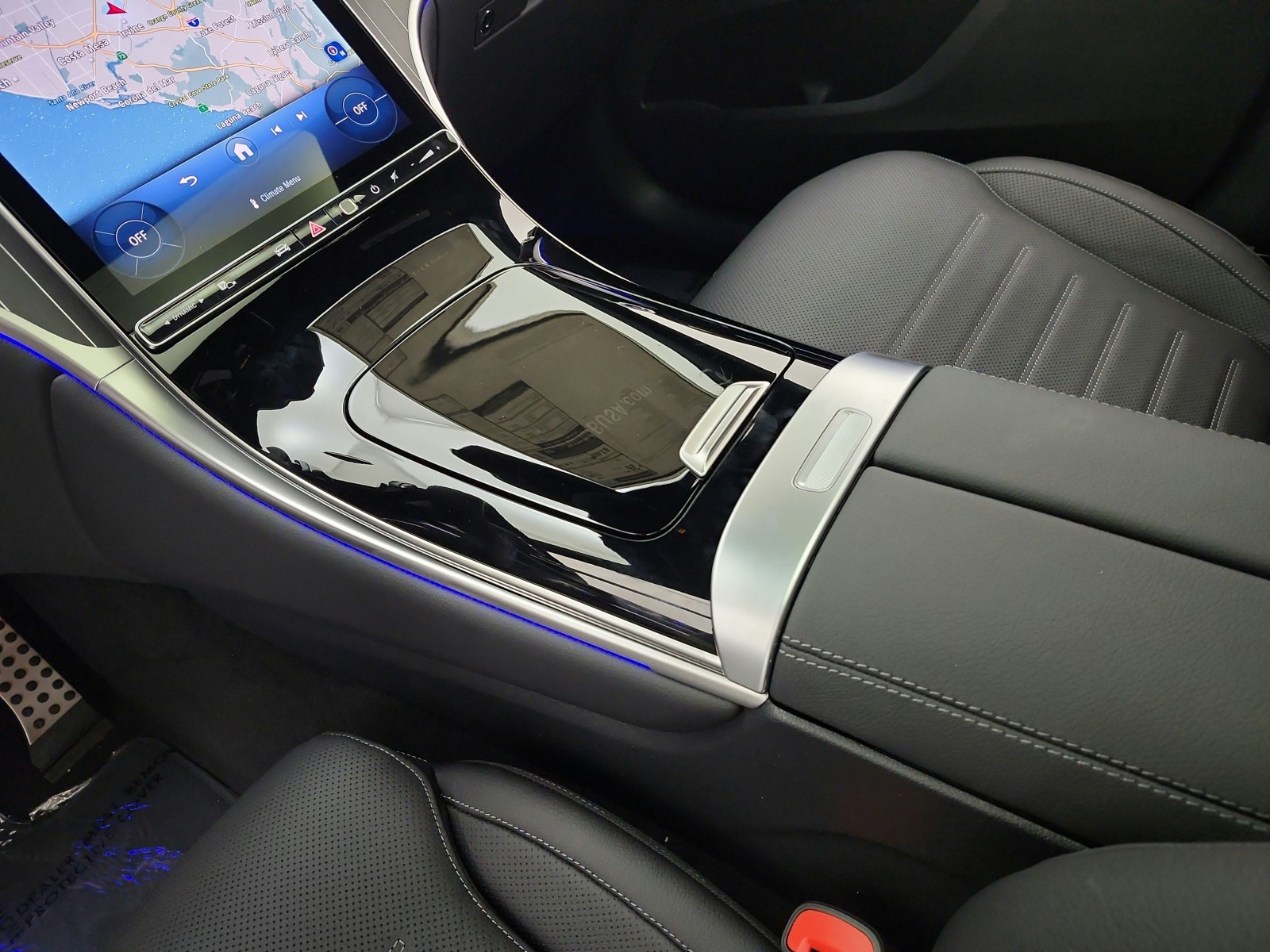 New 2026 MANUFAKTUR Graphite Grey Magno Mercedes-Benz GLC 300 4MATIC® Coupe image 10
