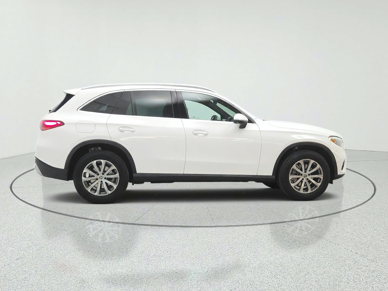 New 2027 Polar White Mercedes-Benz GLC 300 SUV image 4