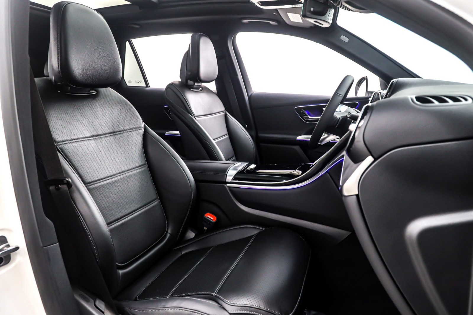 New 2026 Polar White Mercedes-Benz GLC 300 SUV image 7