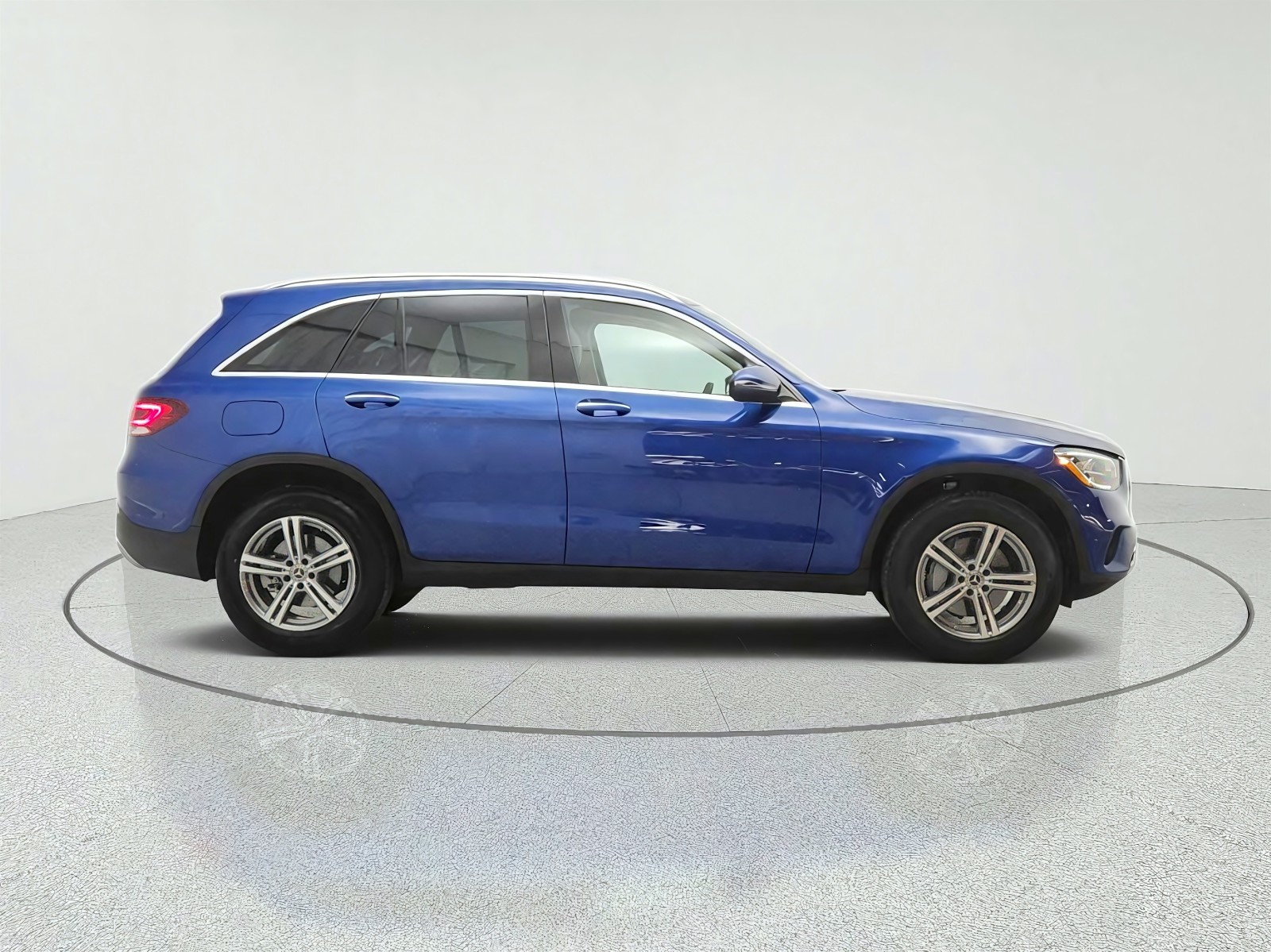 Used 2022 Starling Blue Metallic Mercedes-Benz GLC 300 SUV image 4