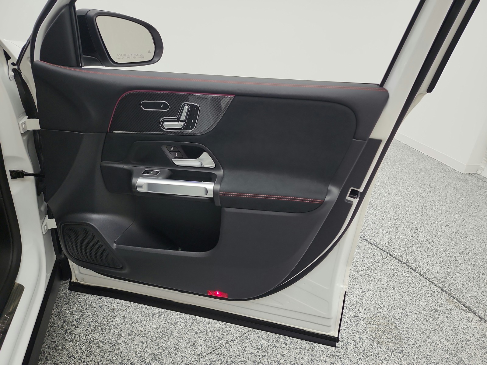 Used 2023 Polar White Mercedes-Benz GLB 250 SUV image 21