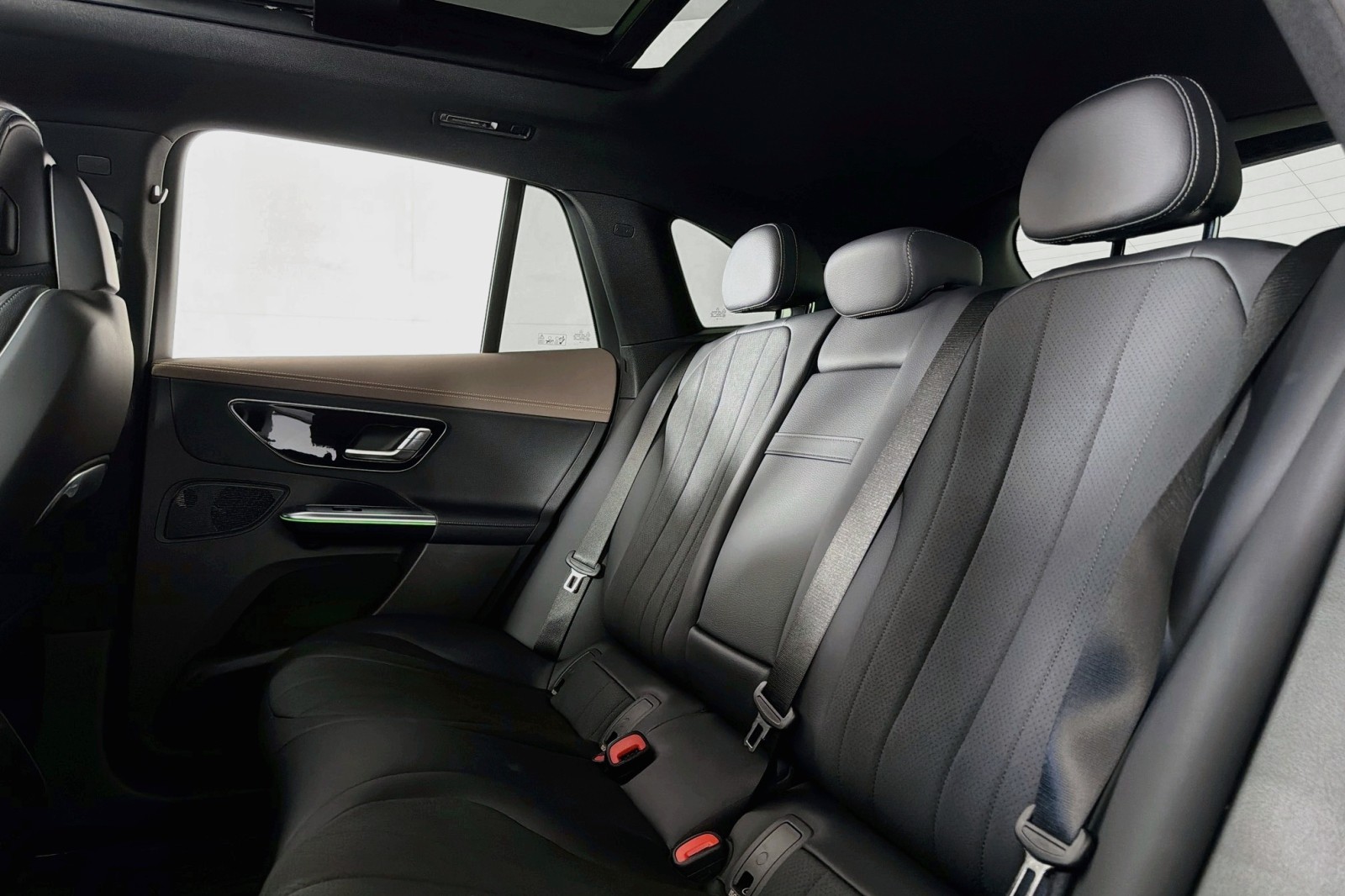 New 2027 Polar White Mercedes-Benz EQE 320 4MATIC® SUV image 7