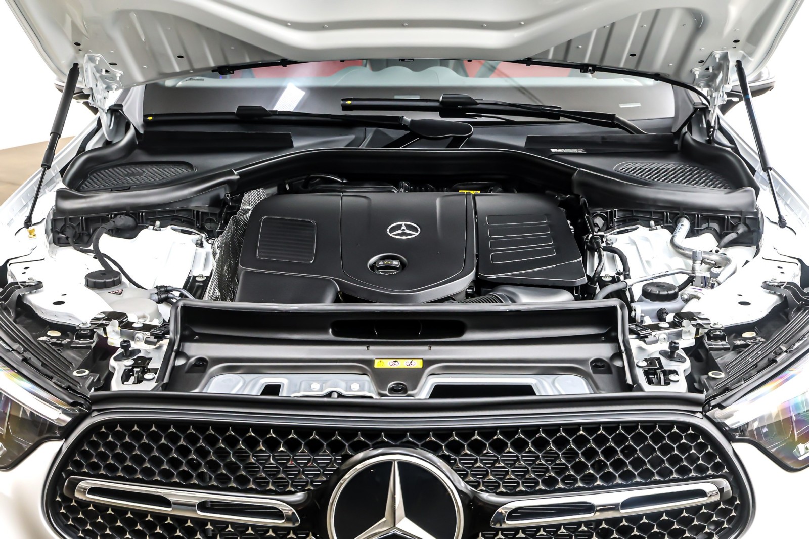 New 2026 Polar White Mercedes-Benz GLC 300 image 11