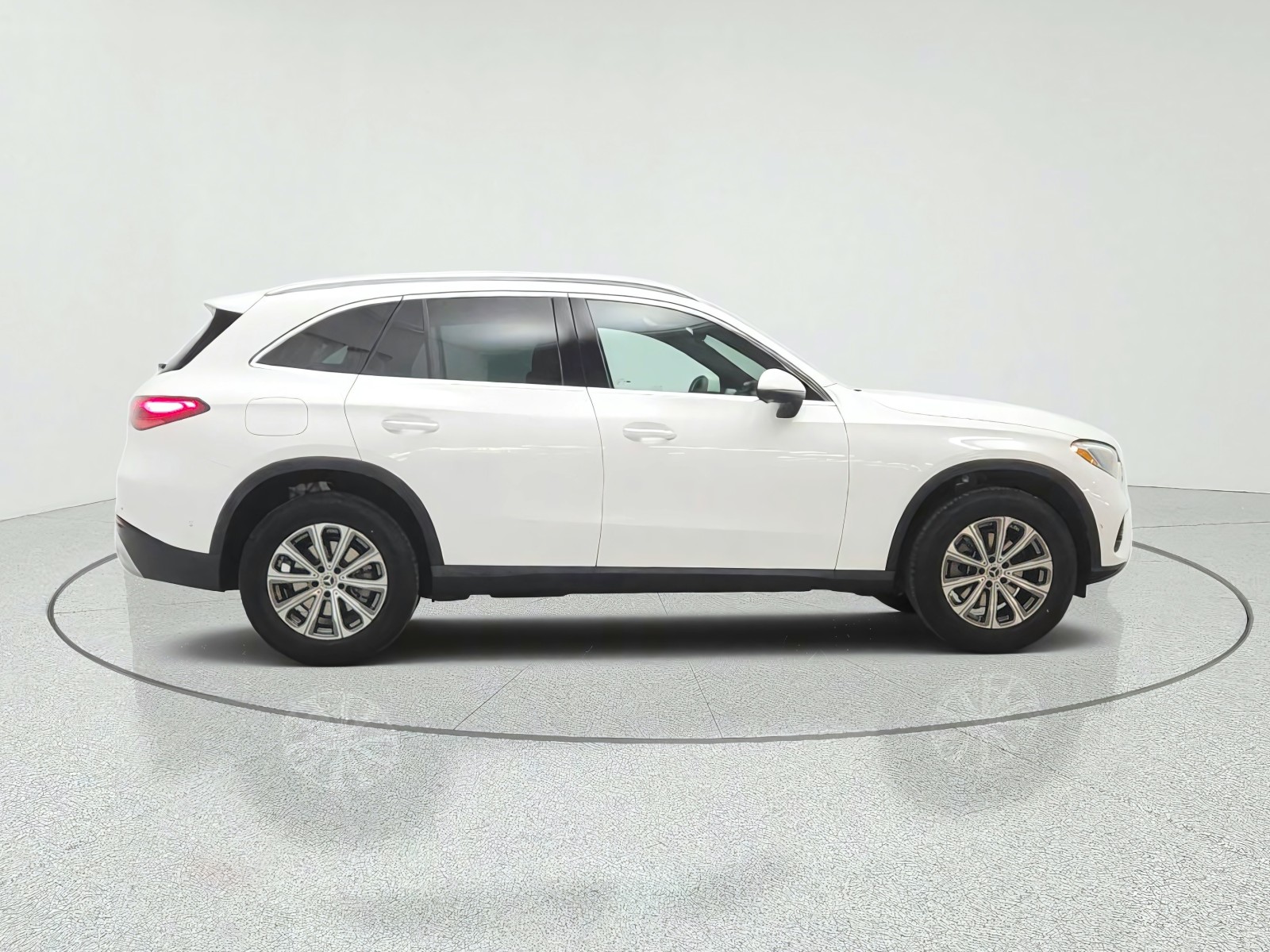 New 2027 Polar White Mercedes-Benz GLC 300 SUV image 4