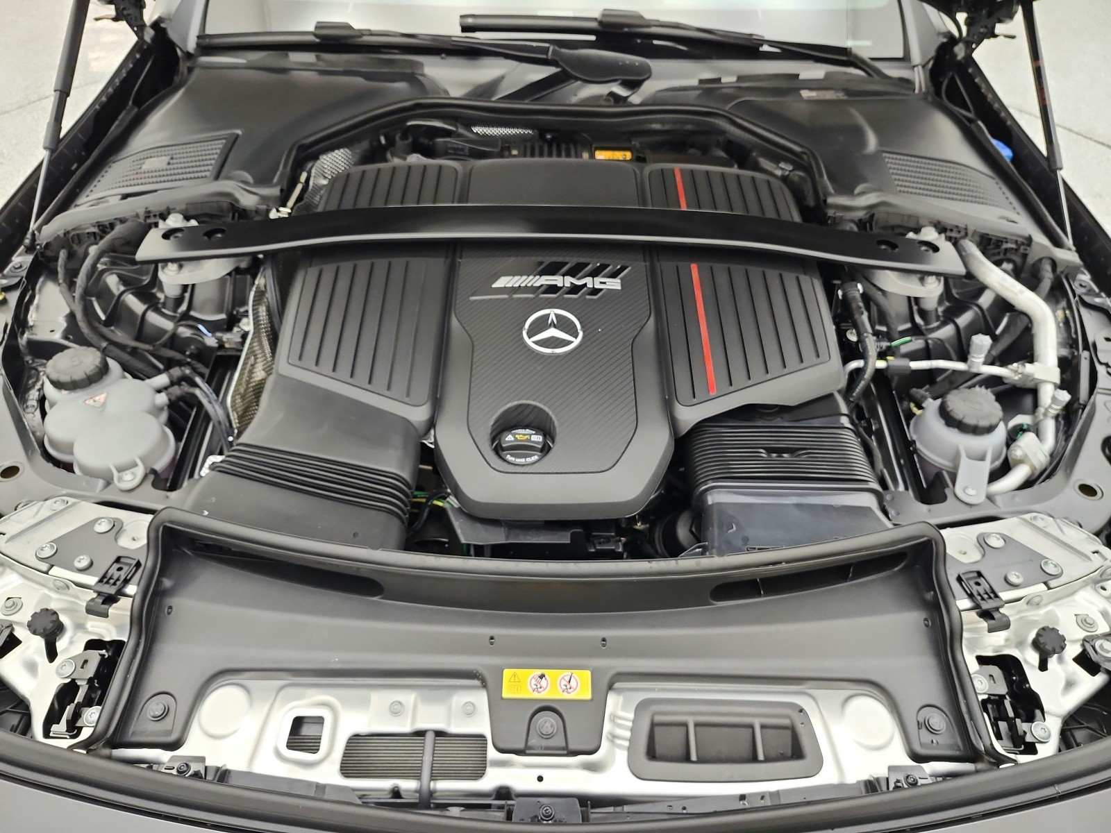 New 2027 MANUFAKTUR Graphite Grey Magno Mercedes-Benz AMG® CLE 53 4MATIC+ Cabriolet image 11