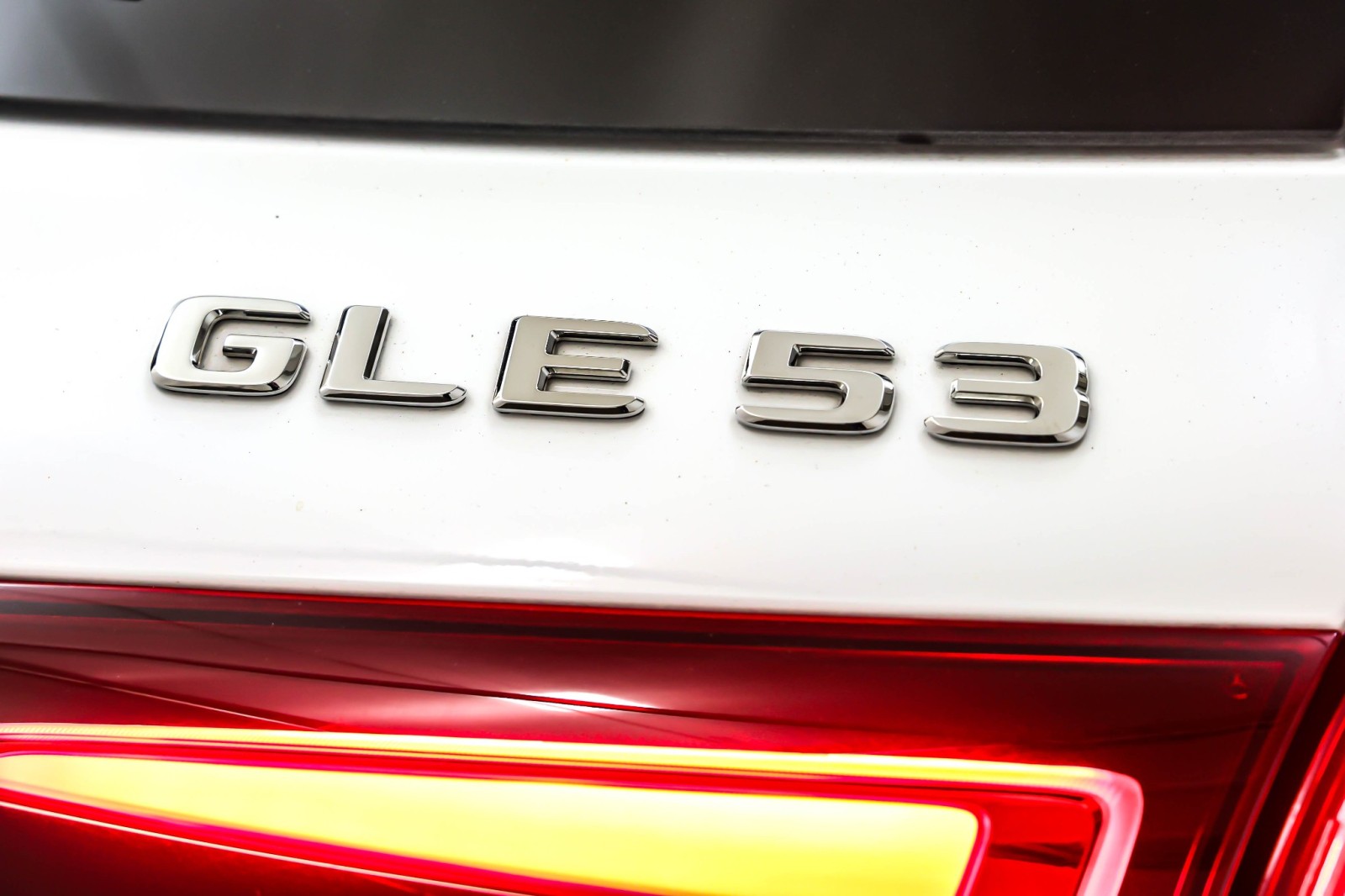 Used 2025 MANUFAKTUR Moonlight White Metal Mercedes-Benz AMG® GLE 53 image 9