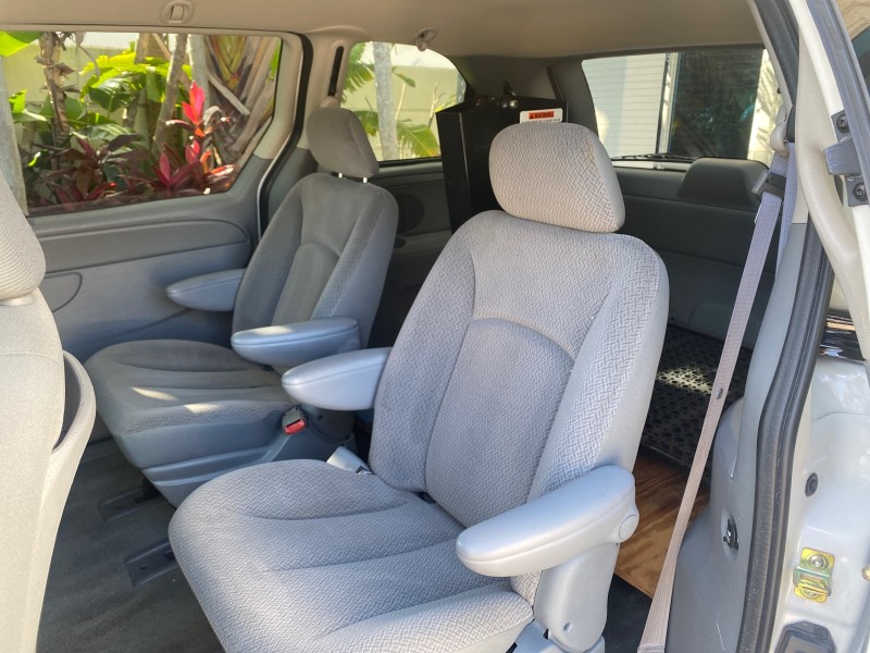 2006 Dodge Caravan SXT LOW MILES 28,367 1 OWNER HANDICAP LIFT in , 