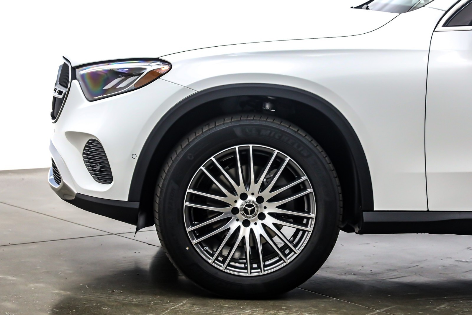 New 2026 Polar White Mercedes-Benz GLC 300 image 10