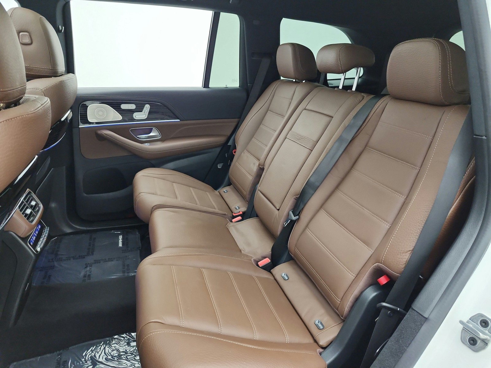 Used 2024 MANUFAKTUR Diamond White Metallic Mercedes-Benz GLS 450 4MATIC® SUV image 16