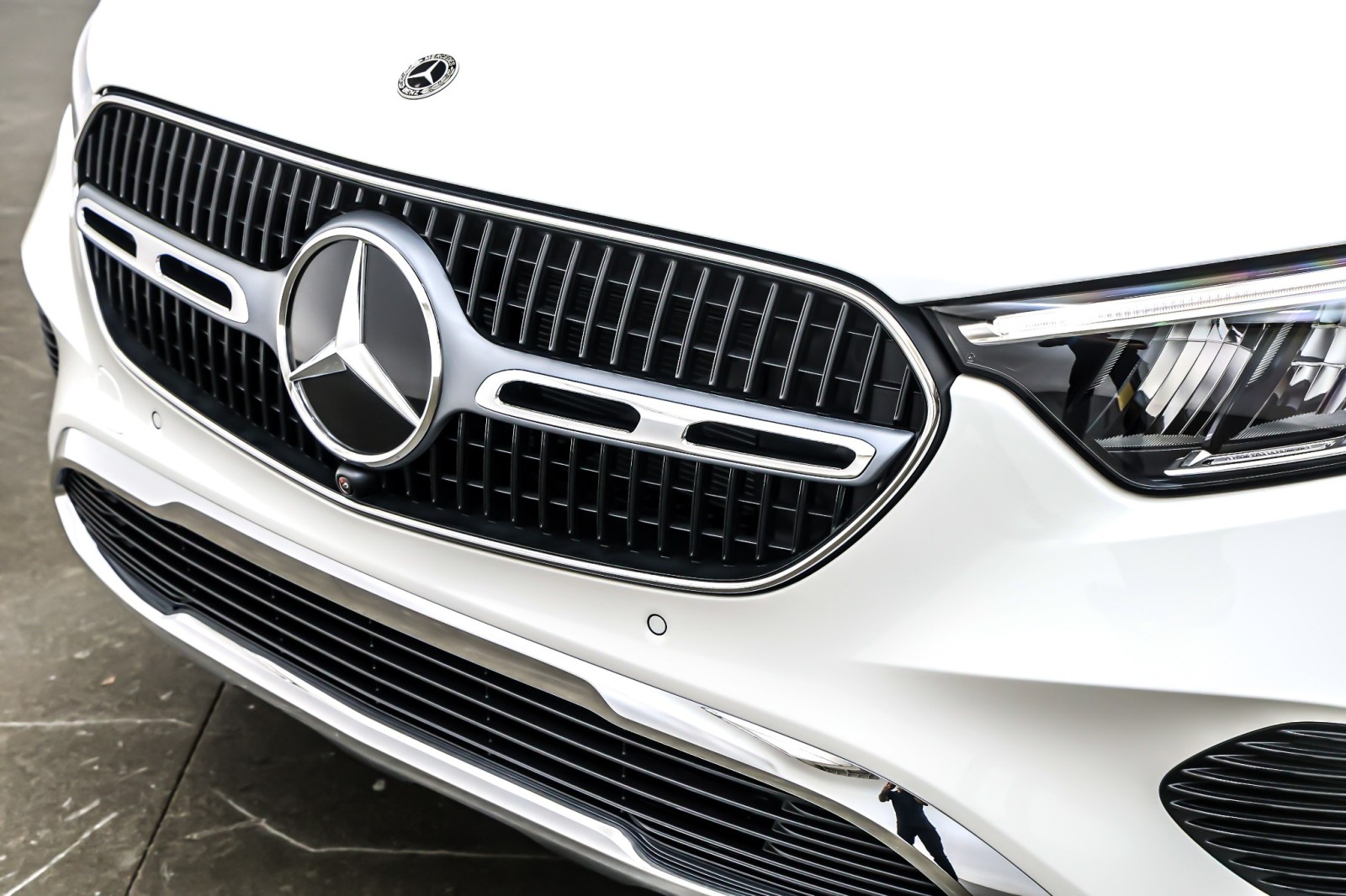 New 2026 Polar White Mercedes-Benz GLC 300 image 13