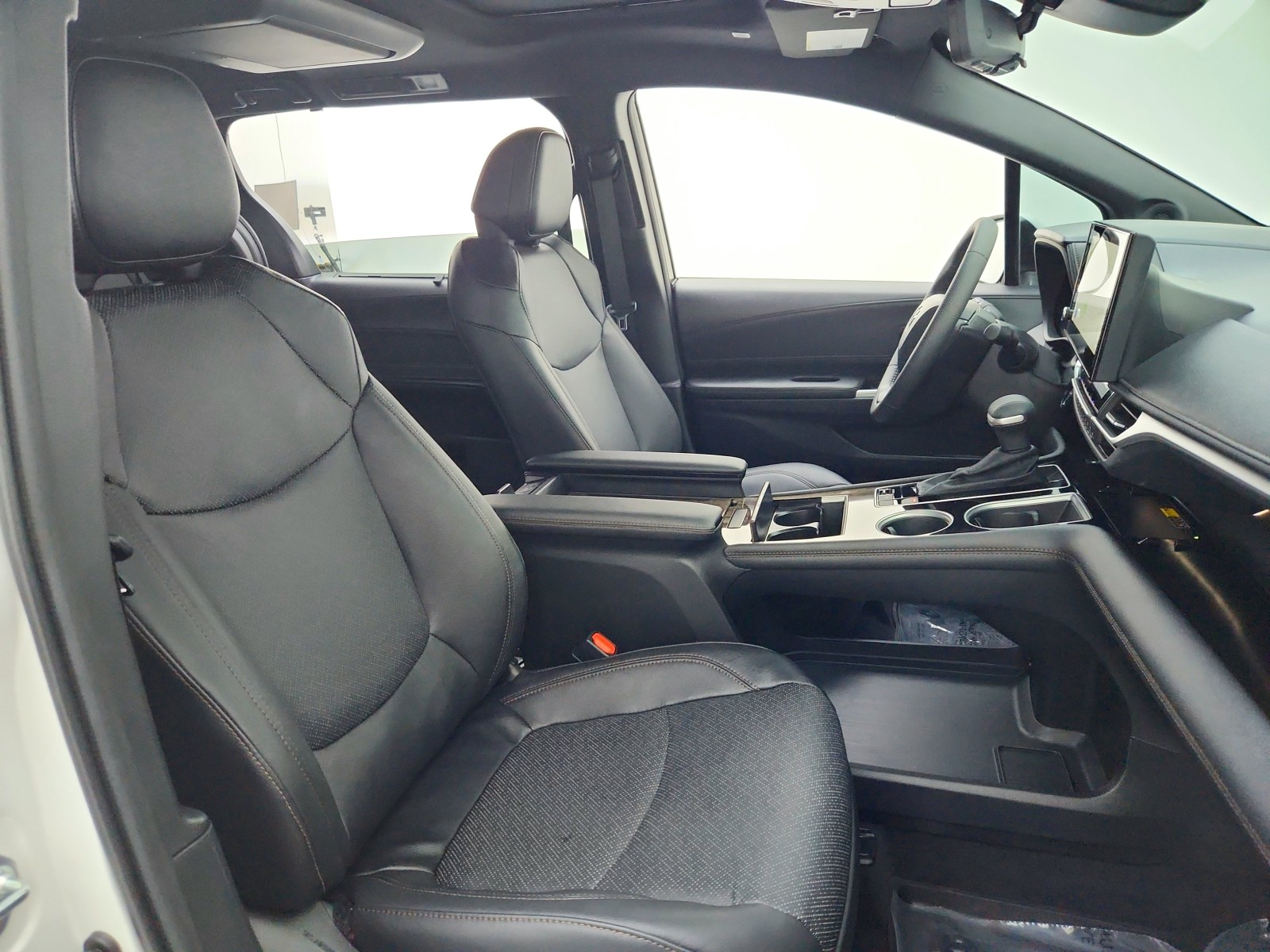 Used 2025 WINDCHILL PEARL Toyota Rear-Entry handicap Conversions 5 PASSENGER image 30