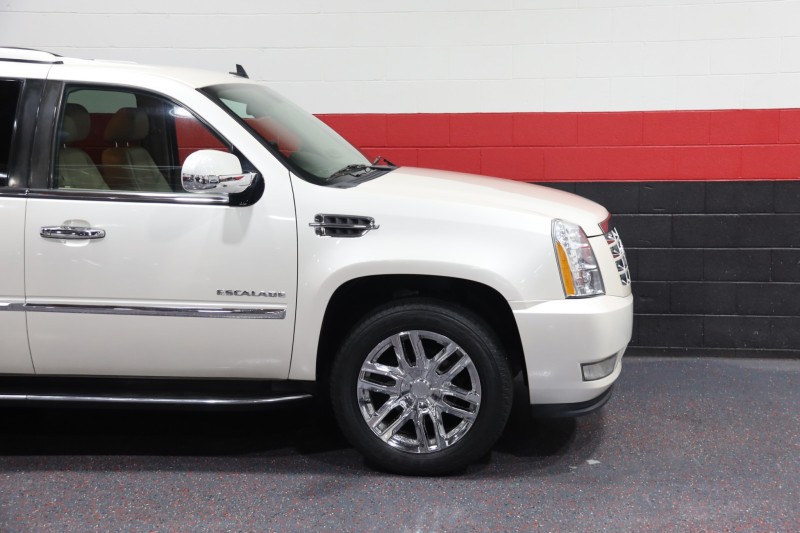 2011 Cadillac Escalade AWD 4dr Suv in , 