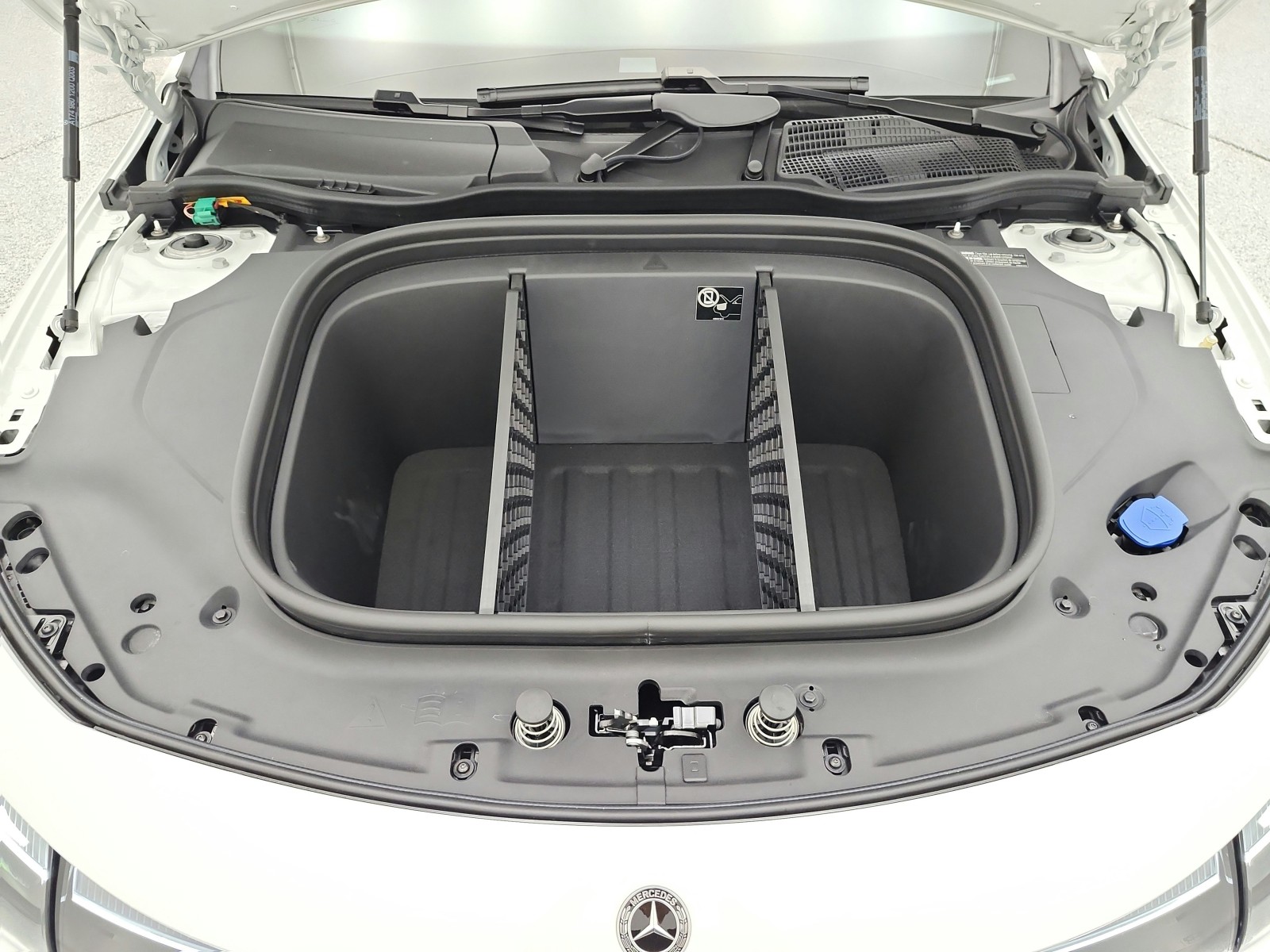 New 2027 Polar White Mercedes-Benz CLA 350 Electric 4MATIC® image 12