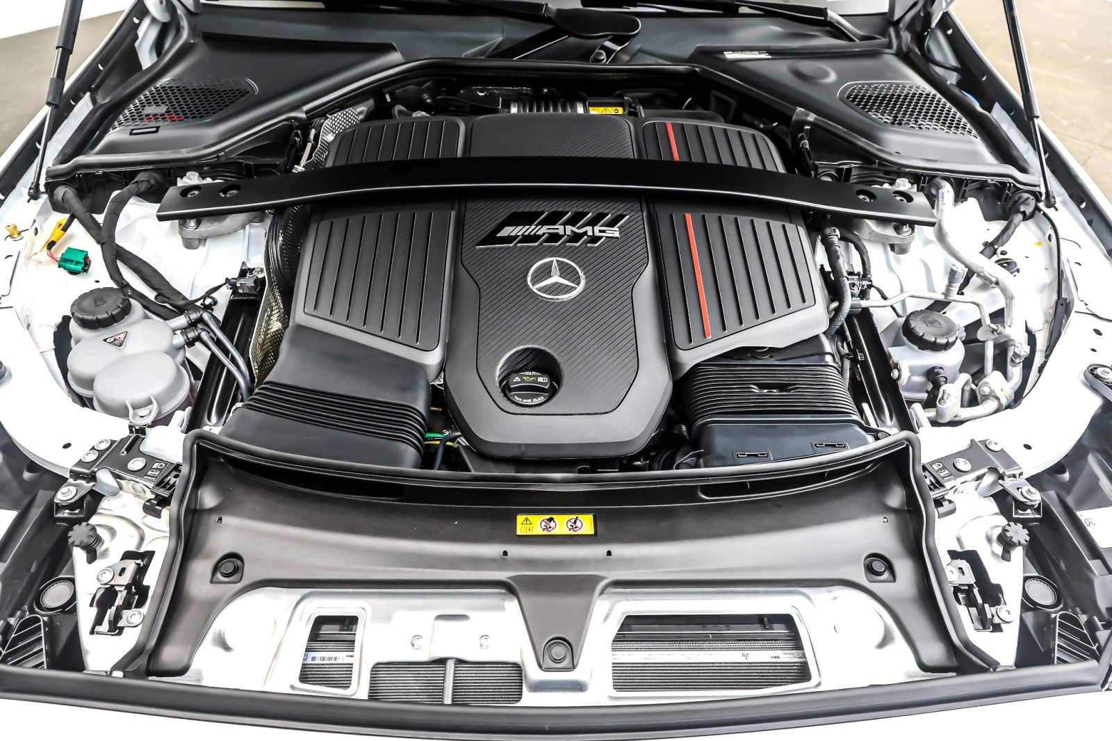 New 2026 MANUFAKTUR Moonlight White Magno Mercedes-Benz AMG® E 53 E image 11