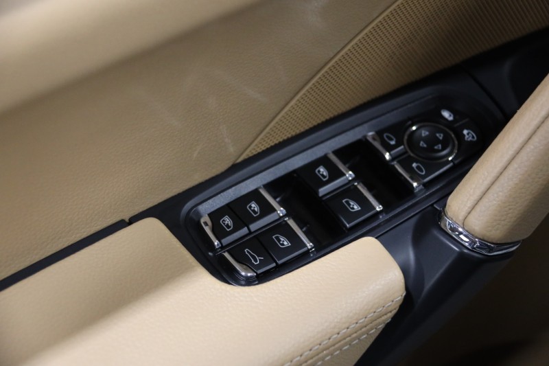 2016 Porsche Cayenne S E-Hybrid 4dr Suv in ,