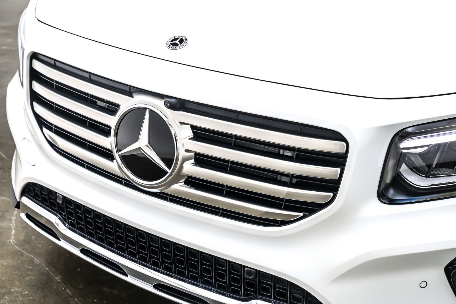 New 2026 Polar White Mercedes-Benz GLB 250 SUV image 13