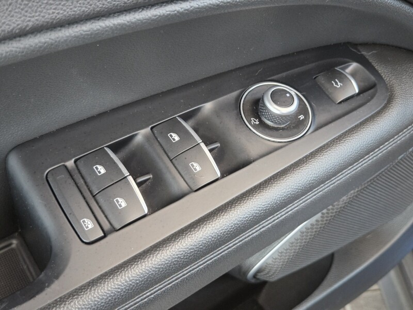 Used 2019 BLUE Alfa Romeo  image 25