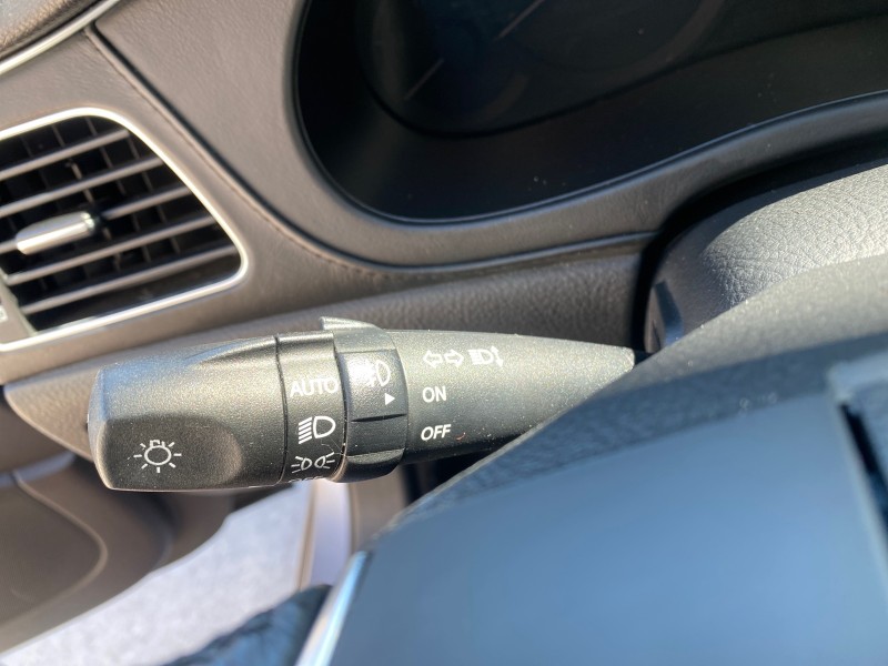 2012 Hyundai Genesis 3.8L SUNROOF PREM PKG in , 