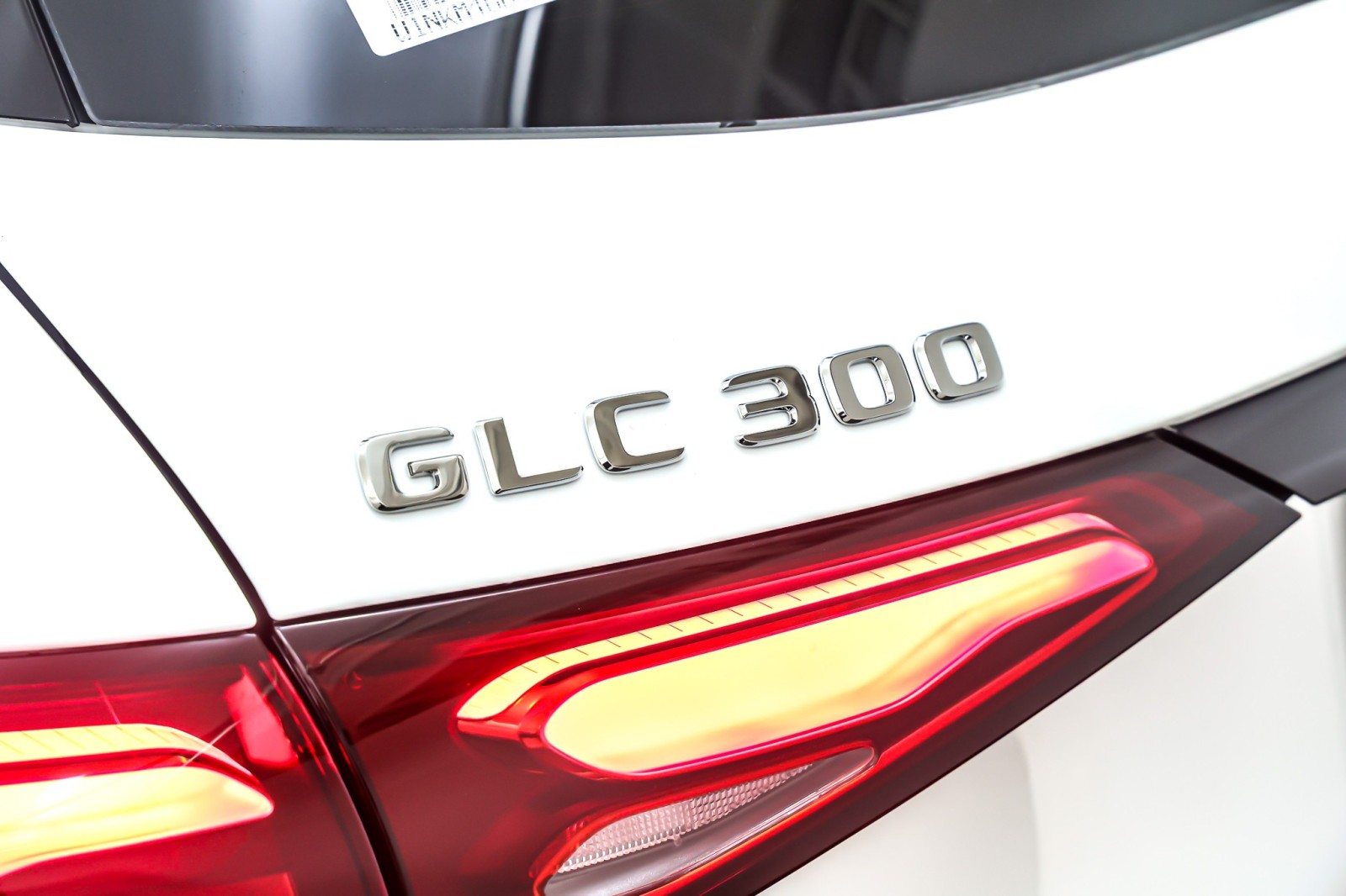 New 2026 Polar White Mercedes-Benz GLC 300 image 9