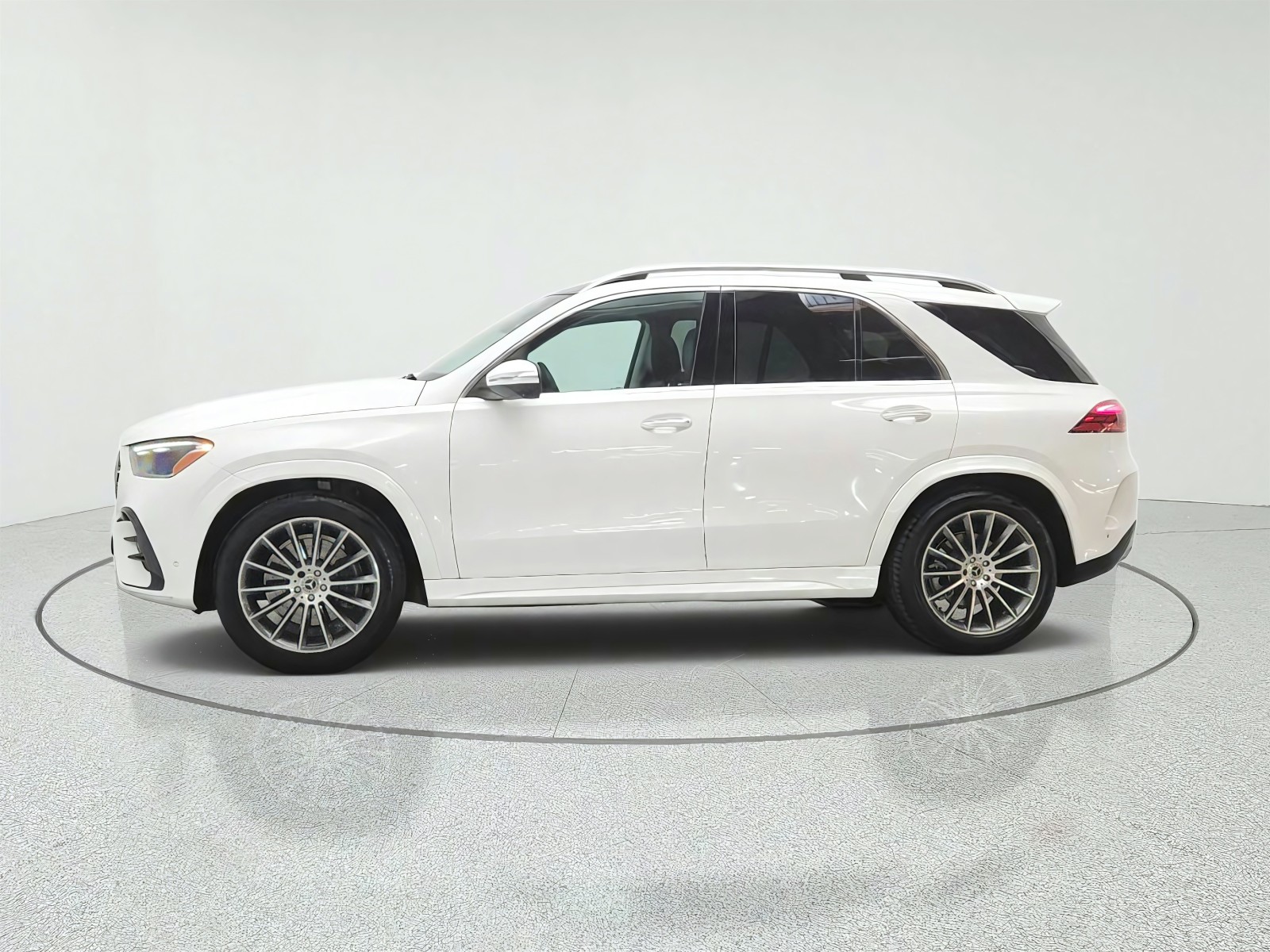 Used 2024 Polar White Mercedes-Benz GLE 350 4MATIC® SUV image 8