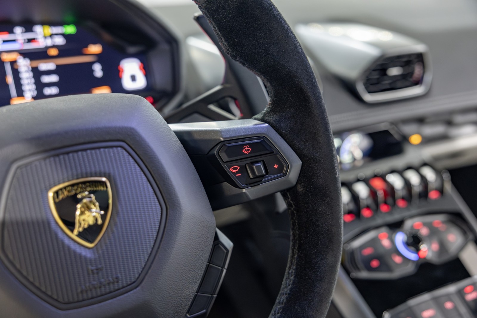 Used Car 2015 Lamborghini Huracan  Lp 610-4 - Transparent Engine Bonnet - Front Lift - Carbon Ceramic Brakes For Sale Under $240,000 In Boerne, Texas