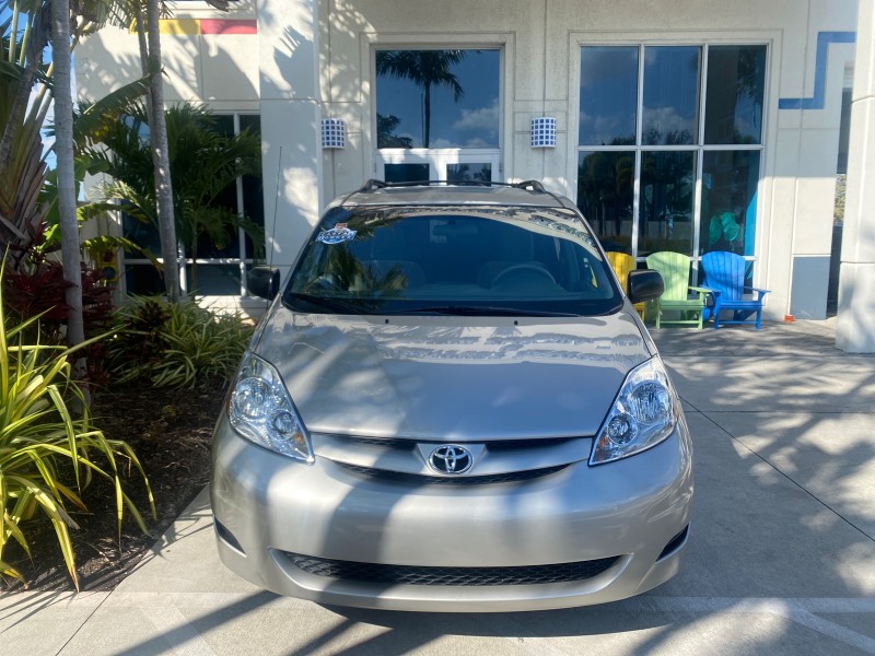 2010 Toyota Sienna LE LOW MILES 41,871 1 OWNER 7 PASSENGER in , 