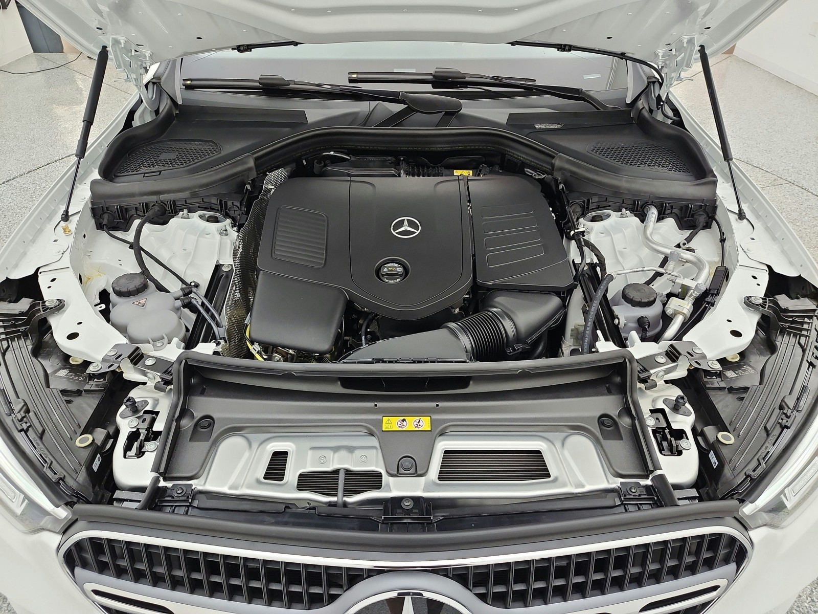 New 2027 Polar White Mercedes-Benz GLC 300 SUV image 12